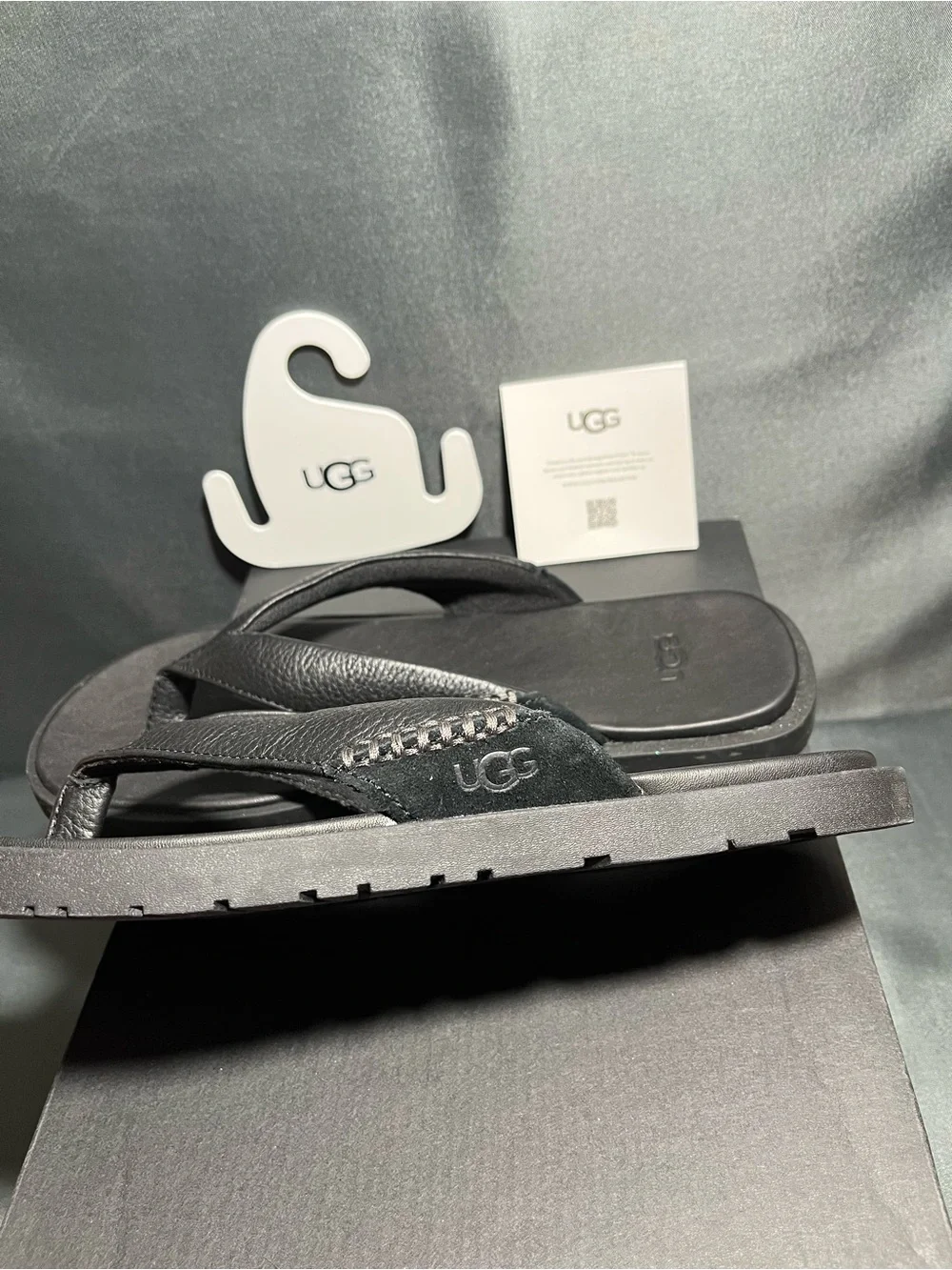 UGG Men’s Seaside II Black Leather Thong Sandals